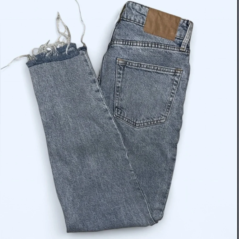 H&M Ultra High Rise Straight Leg Jeans Size 6 Blue - Picture 3 of 8